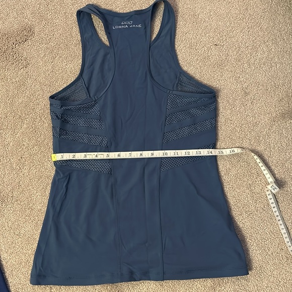 Set of two EUC Lorna Jane tanks - M - Picture 3 of 4